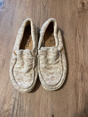 Hey Dude Women's Tan Woven Animal Print Slip-On Flats Lightweight Comfort